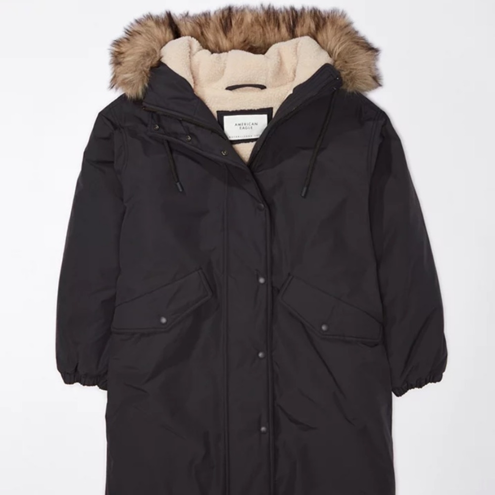 ISO I’m looking for this American eagle long hooded parka size small!!